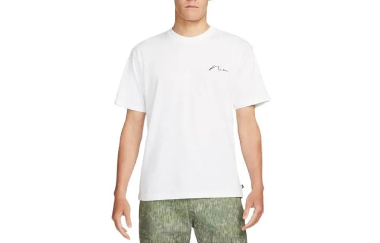 Nike T-Shirts Men's White Crew Neck Moderate Straight Fit