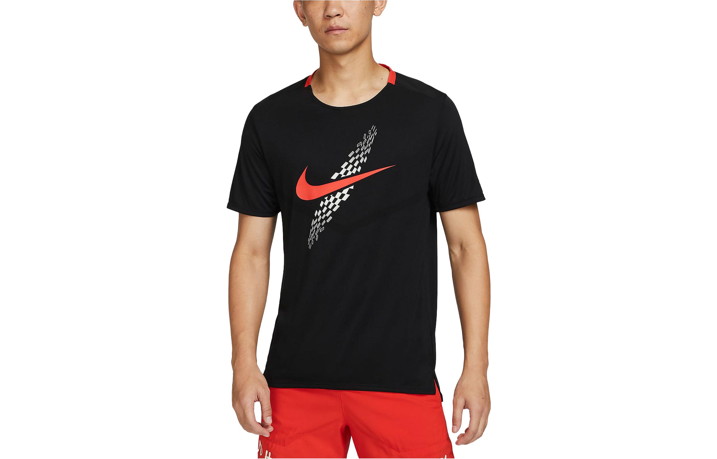 Nike Running T Shirts Men’s Black Crew Neck Moderate Straight Fit