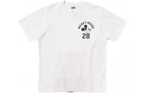 UNIQLO T Shirts Men's White Crew Neck Moderate Straight Fit