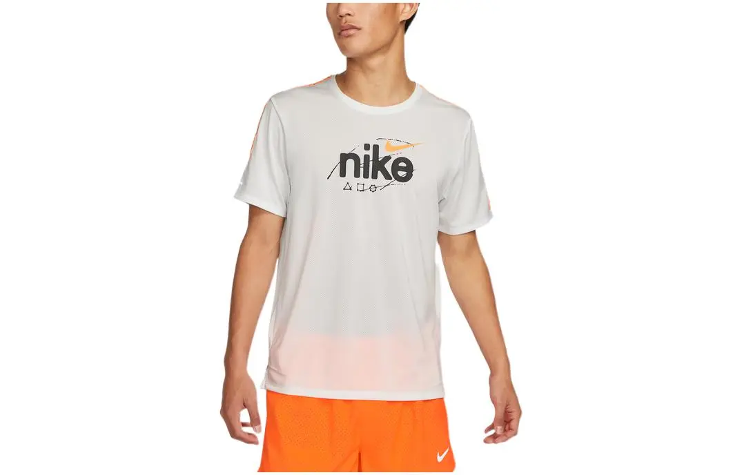 Nike T-Shirts Men's Mountain Peak White Crew Neck Moderate Straight Fit