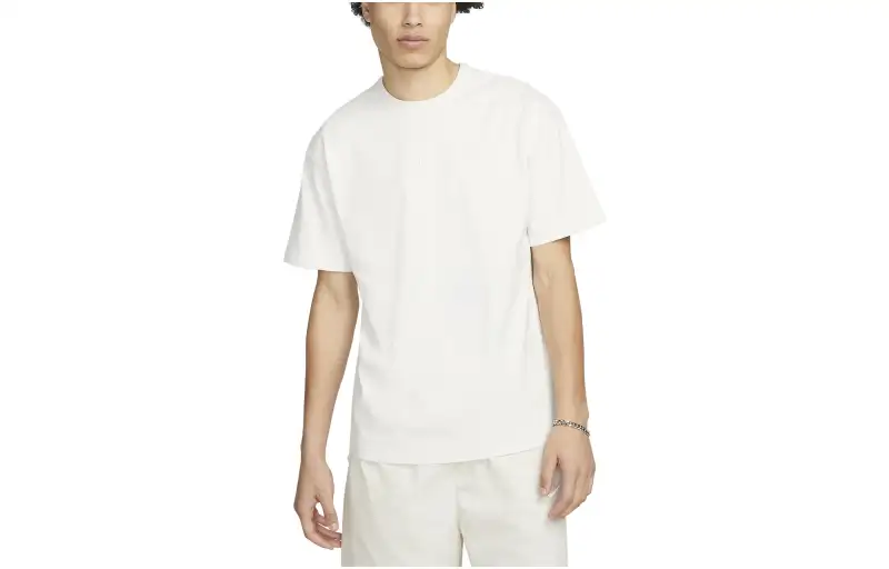 Nike Sportswear Premium Essentials Tee