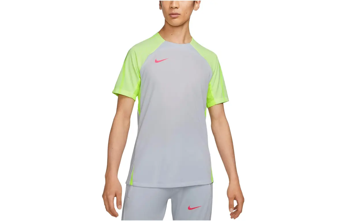 Nike T-Shirts Men's Green Crew Neck Moderate Straight Fit