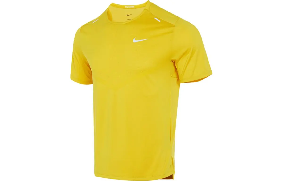 Nike T-Shirts Men's Yellow Crew Neck Moderate Straight Fit