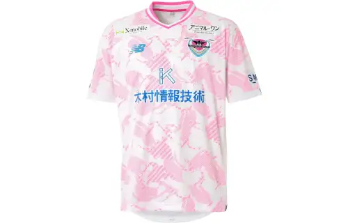 New Balance T Shirts Men's Pink V Neck Moderate Straight Fit