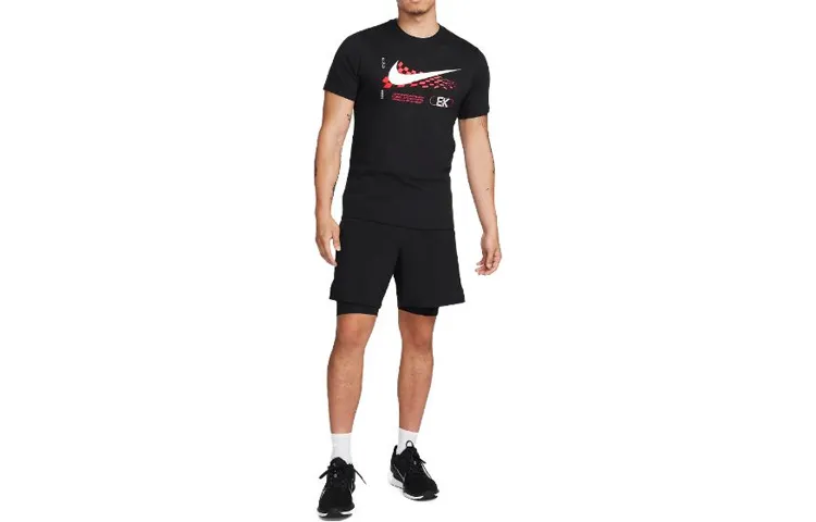 Nike T-Shirts Men's Black Crew Neck Moderate Straight Fit