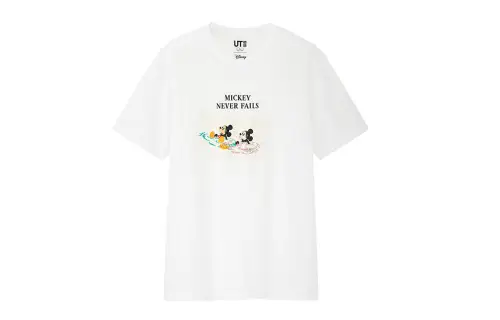 UNIQLO T Shirts Unisex White Crew Neck Moderate Straight Fit