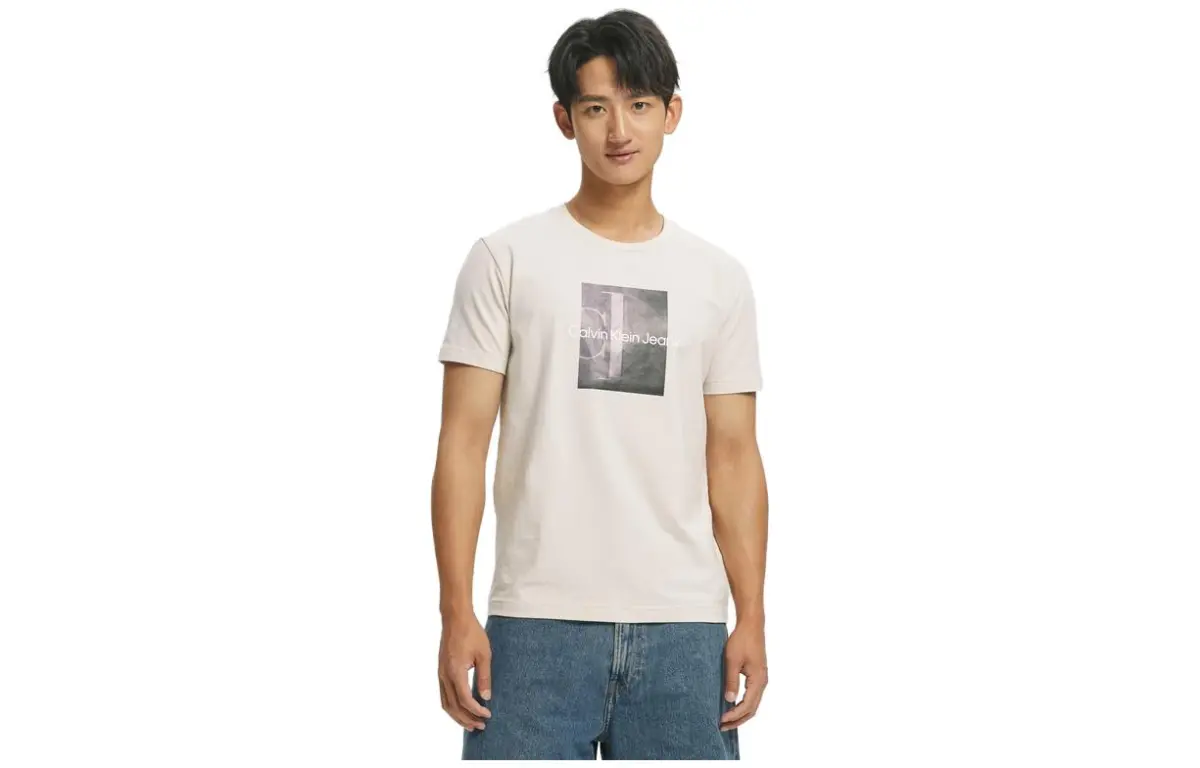 Calvin Klein T-Shirts Men's White Crew Neck Moderate Straight Fit