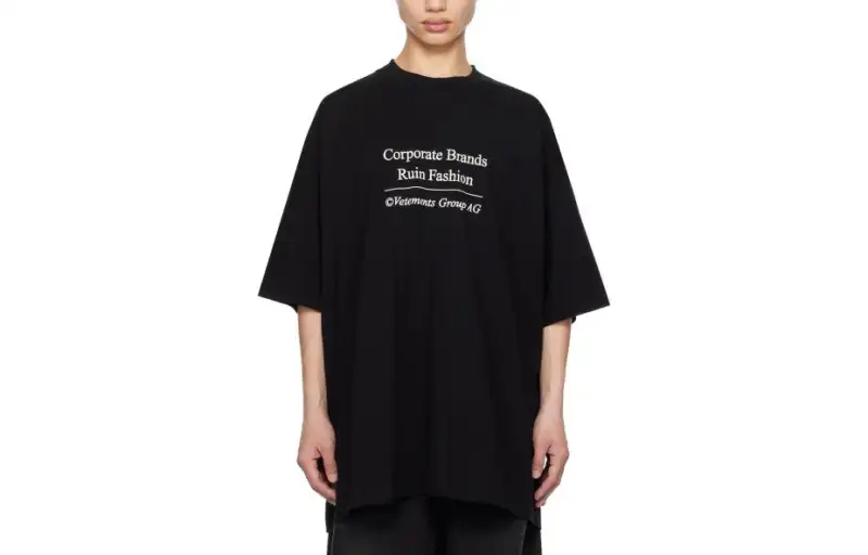 Vetements T Shirts Men's Black Crew Neck Moderate Straight Fit