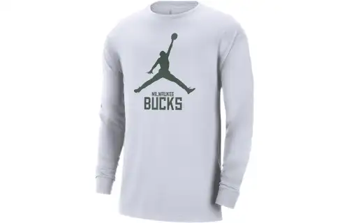 Jordan Milwaukee Bucks Essential Men's Jordan Nba Long Sleeve T Shirt