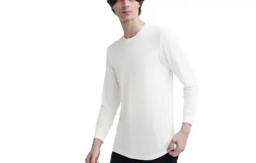 UNIQLO T Shirts Men's White Crew Neck Moderate Straight Fit