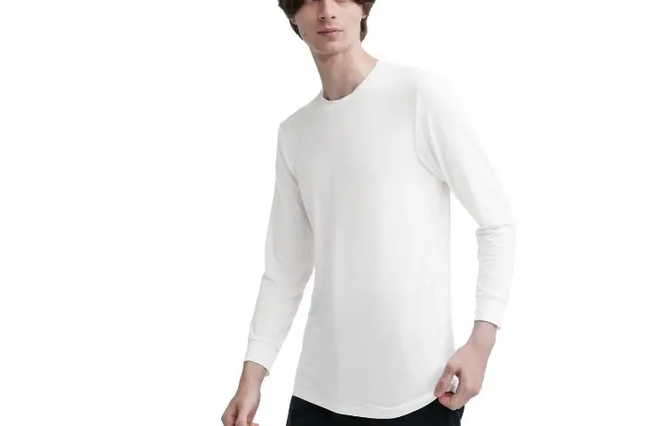 UNIQLO T Shirts Men's White Crew Neck Moderate Straight Fit