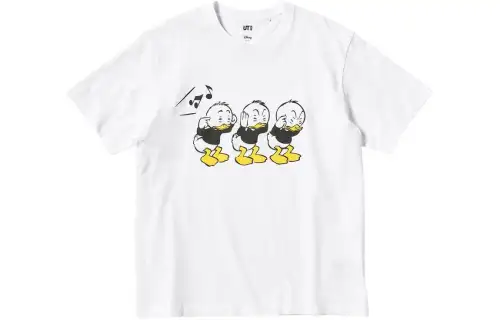 UNIQLO UT T Shirts Unisex White Crew Neck Moderate