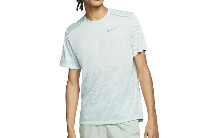 Nike T-Shirts Men's Light Blue Crew Neck Moderate Straight Fit