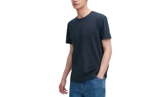 UNIQLO T Shirts Unisex Navy Blue Crew Neck Moderate Straight Fit