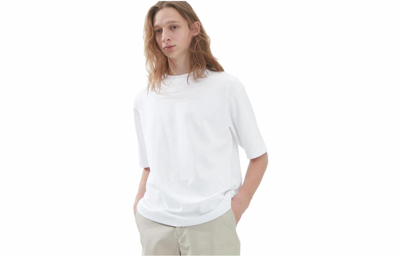 Футболка UNIQLO 465185-00 (белая)