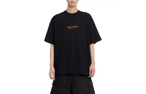 Vetements Urban Logo T Shirt