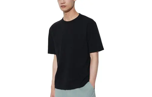 UNIQLO T Shirts Unisex Black Crew Neck Moderate Other
