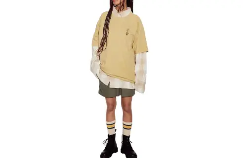 UNIQLO T Shirts Unisex 43 Yellow Crew Neck Moderate