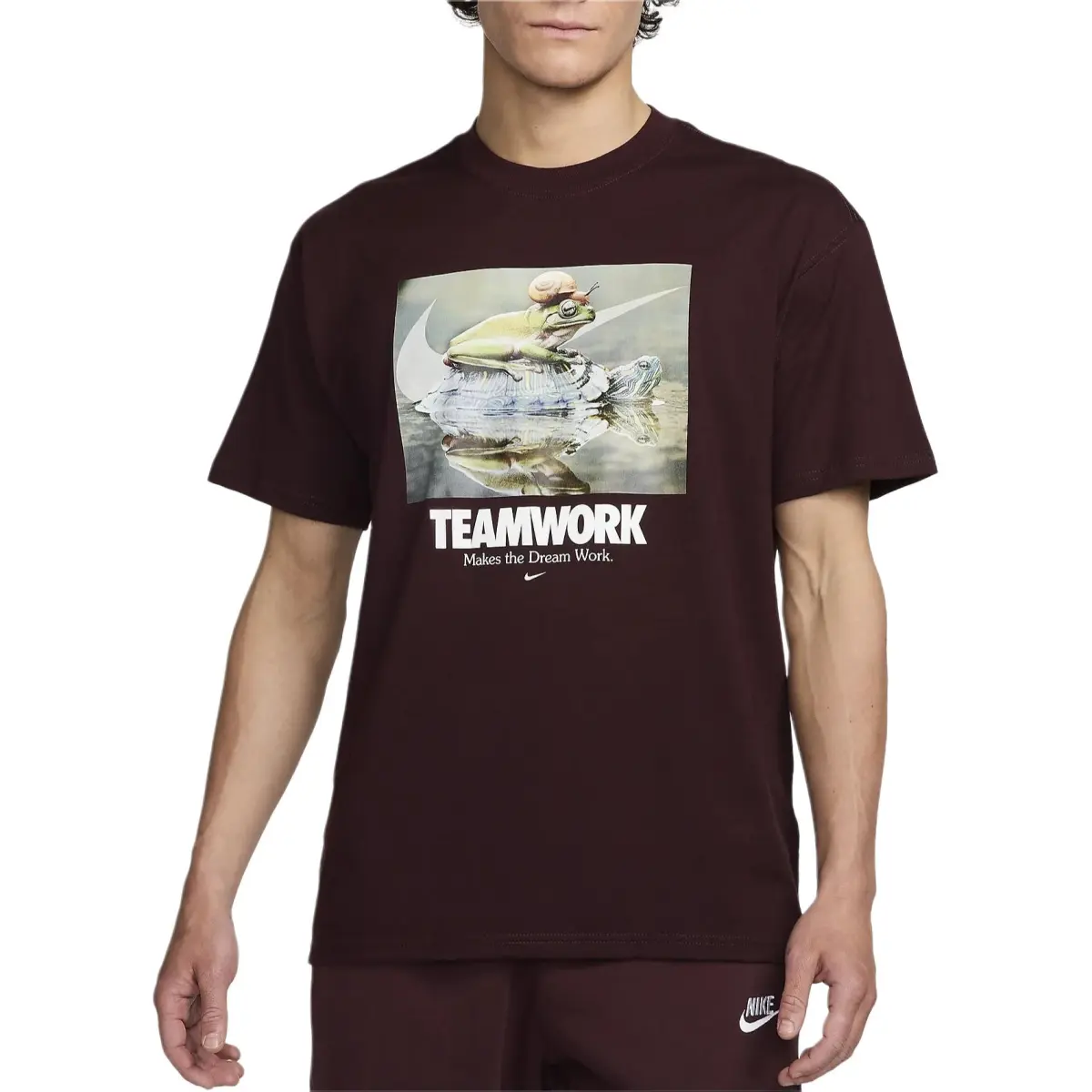 Nike T-Shirts Men's Burgundy Crew Neck Moderate Straight Fit