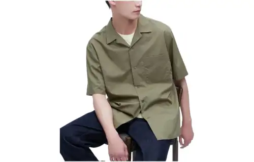UNIQLO Shirts Unisex Olive Lapel Moderate Shirt