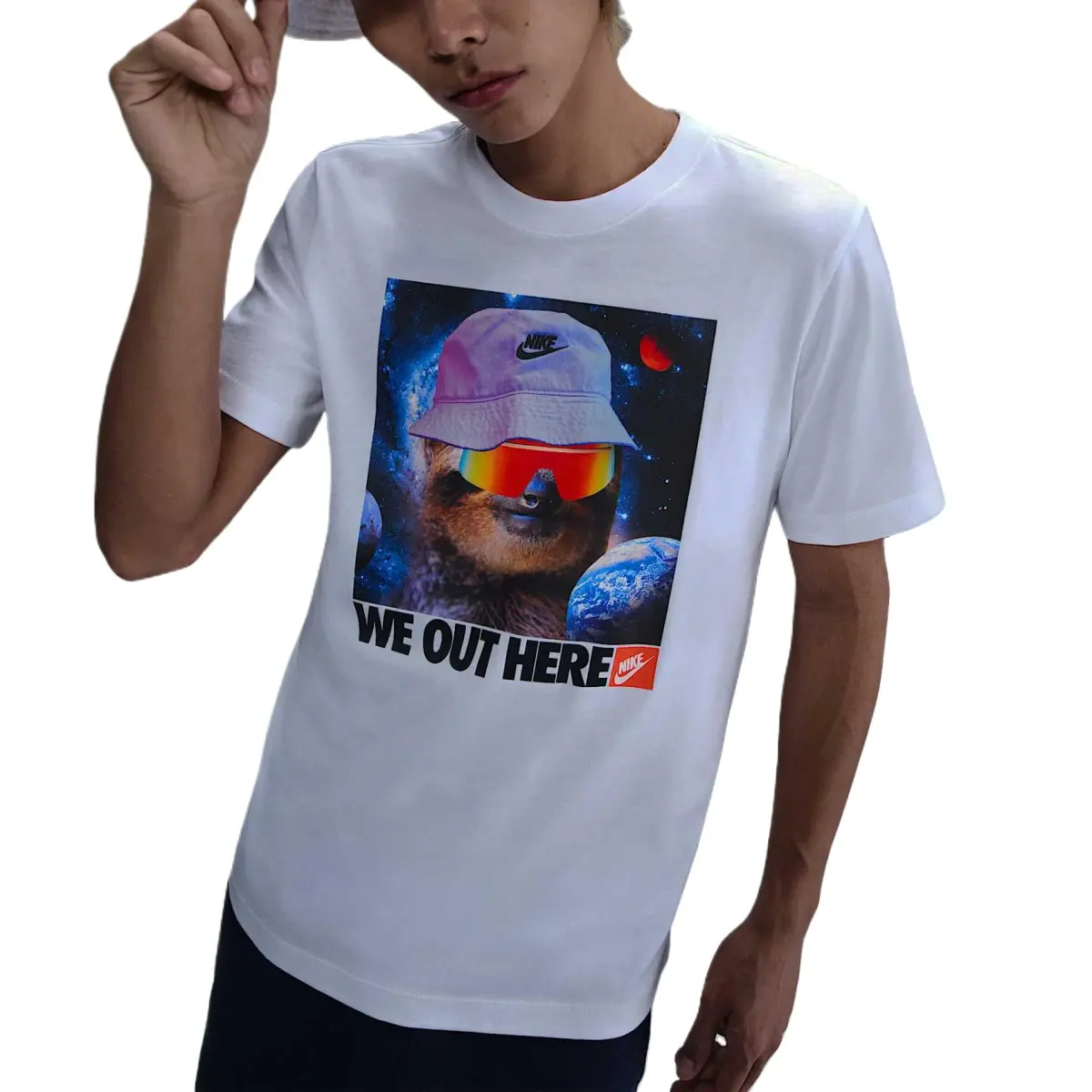 Nike T-Shirts Men's White Crew Neck Moderate Straight Fit
