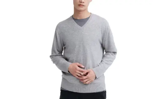 UNIQLO Knitwear Unisex Gray V Neck Moderate Other