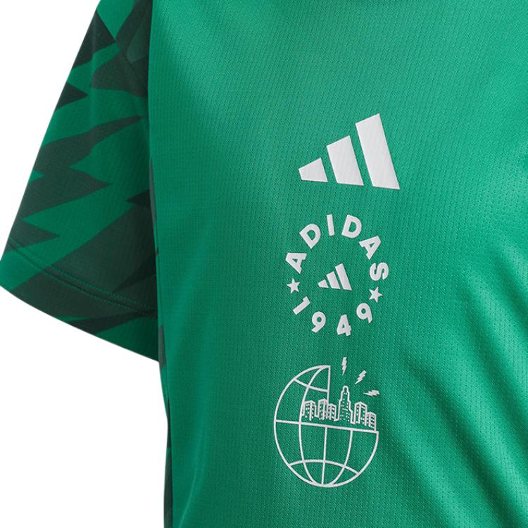 Мужская футболка adidas adidasT GRAPHIC SHORT SLEEVE T-SHIRT (салатово-зеленая) — фото 7