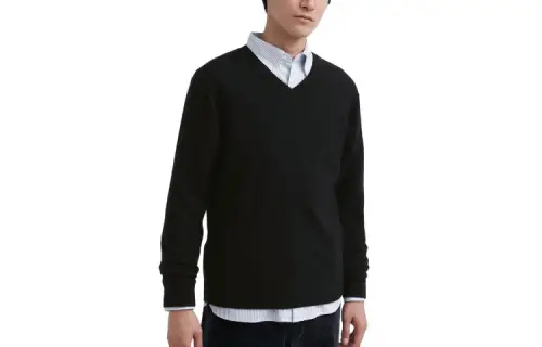 UNIQLO Knitwear Unisex Black V Neck Moderate Other