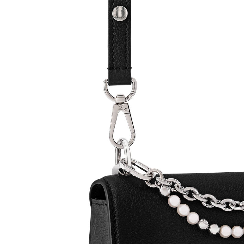 Женская сумка Louis Vuitton LOUIS VUITTON twistSLIM PM Taurillon (черная) — фото 5