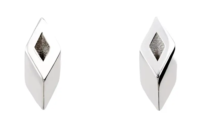 Burberry Hollow silver stud earrings