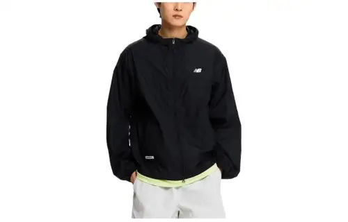 New Balance UNI Essential Jackets & Coats Men's Black