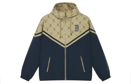 MLB MONOGRAM Old Flower Series Boston Red Sox FW24 V-printed letters color-blocking three-dimensional embroidered logo casual hooded windproof jacket universal light beige