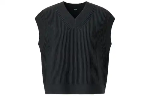 UNIQLO C Collection Tank Tops Women's Black V Neck Moderate Racerback