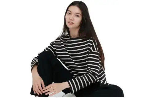 UNIQLO T Shirts Women's Black Crew Neck Moderate Straight Fit