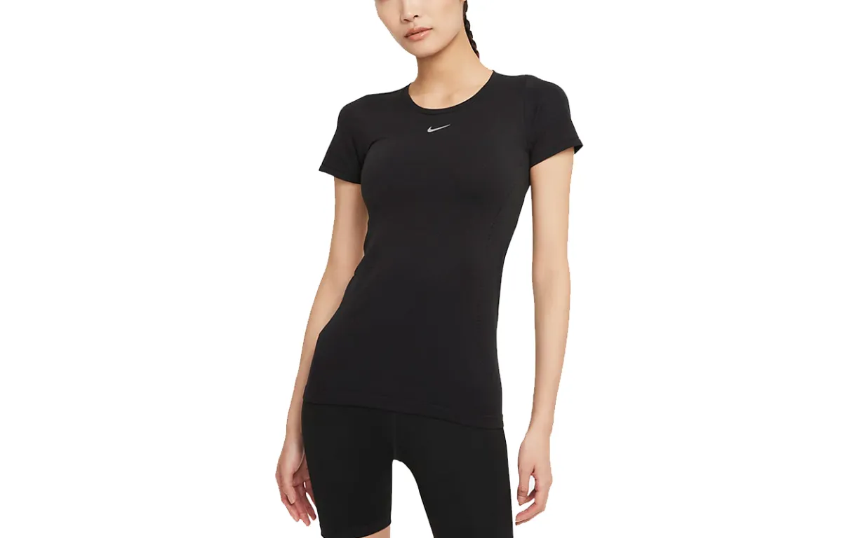 Nike T-Shirts Women's Black Crew Neck Moderate