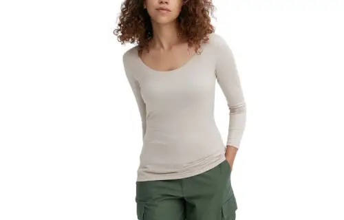 UNIQLO T Shirts Women's Star Gray Crew Neck Moderate Straight Fit