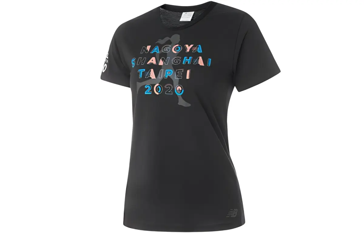 New Balance T-Shirts Women's Black Crew Neck Moderate Straight Fit