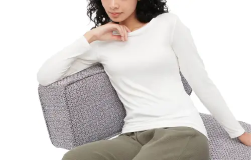 UNIQLO T Shirts Women's White Crew Neck Thin Straight Fit