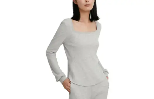 UNIQLO T Shirts Women's Gray Square Collar Moderate Straight Fit