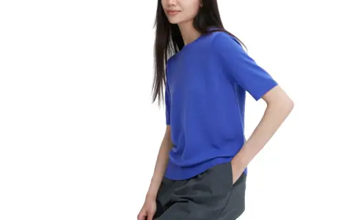 UNIQLO T Shirts Women's Sea Blue Crew Neck Moderate Straight Fit