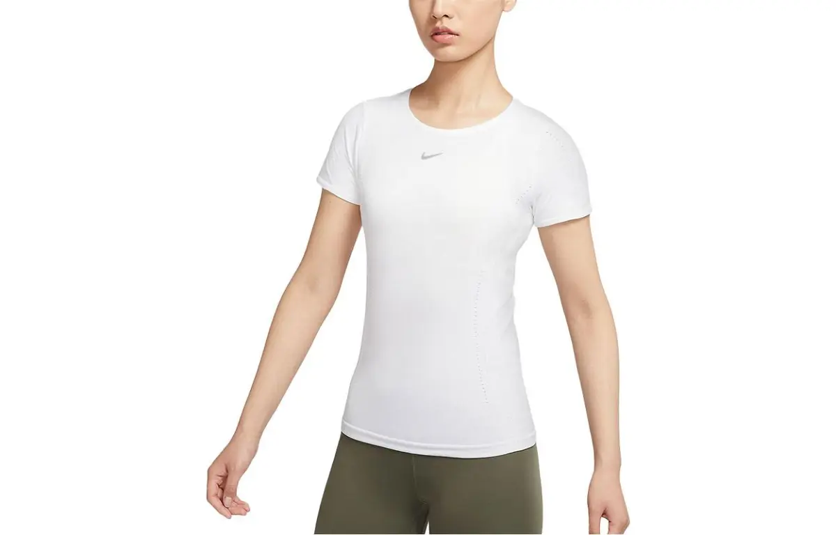 Nike T-Shirts Women's White Crew Neck Moderate Straight Fit