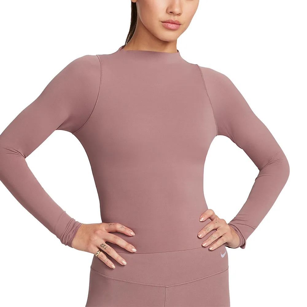 Nike T-Shirts Women's Pink Crew Neck Moderate Straight Fit