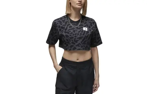 Jordan Crop Tops Women's Black Crew Neck Moderate