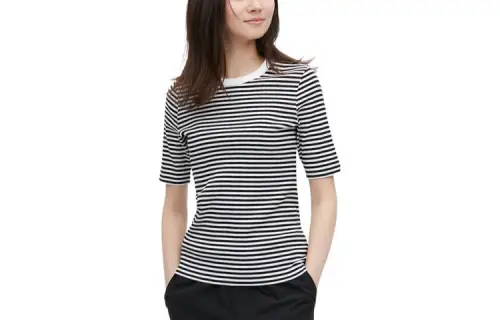 UNIQLO T Shirts Women's White Crew Neck Moderate Straight Fit