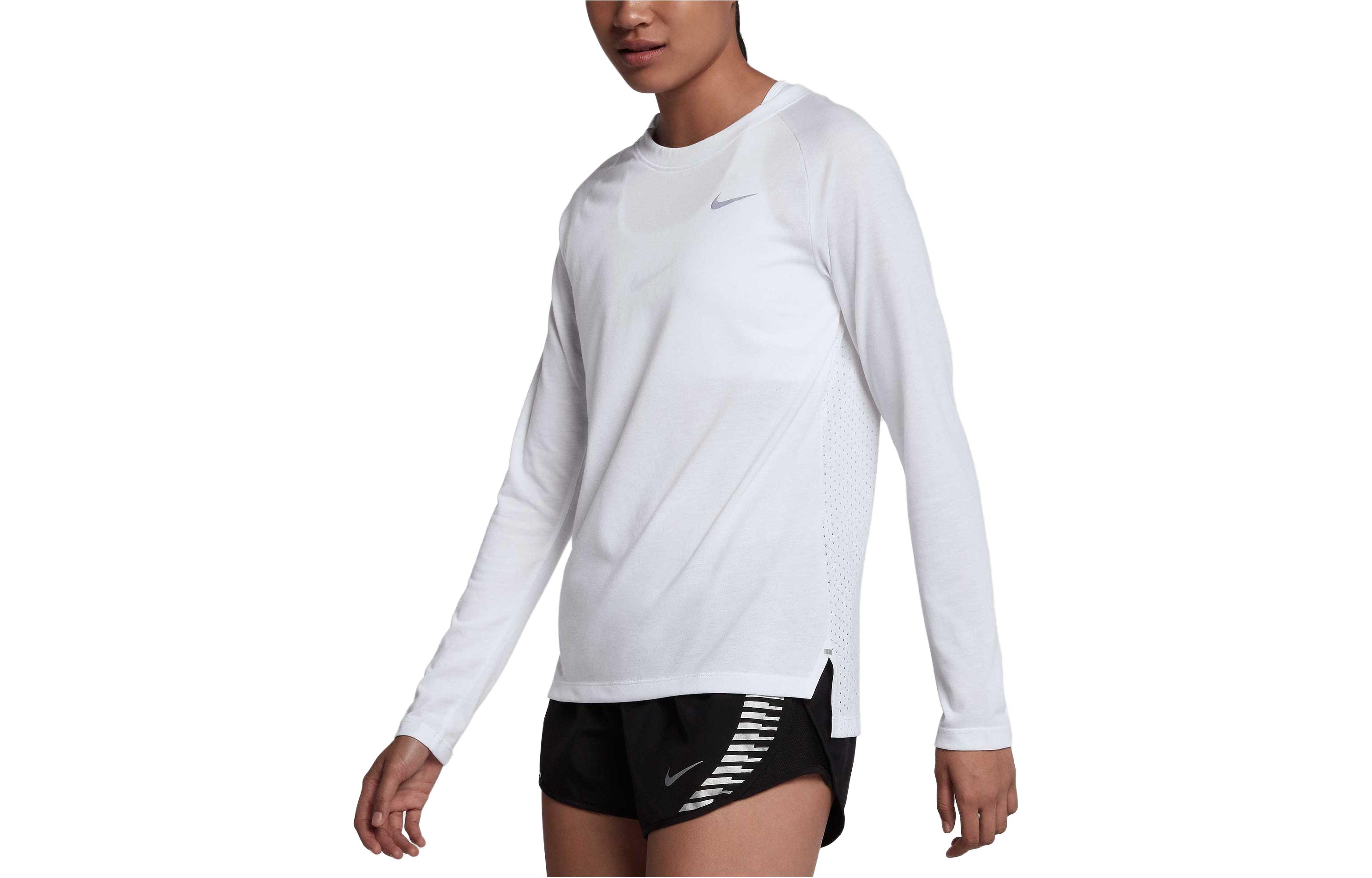 Женская футболка Nike Tailwind (белая)