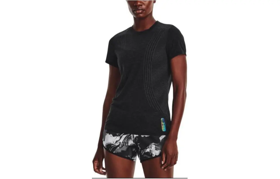 Under Armour T-Shirts Women's Black Crew Neck Moderate Straight Fit