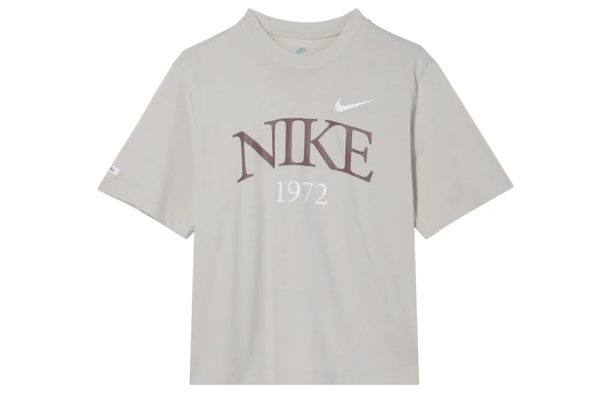 Nike T-Shirts Women's Apricot Crew Neck Moderate