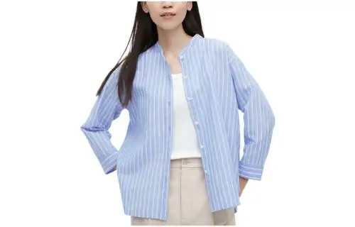 UNIQLO Shirts Women's Aqua Blue Crew Neck Moderate Shirt