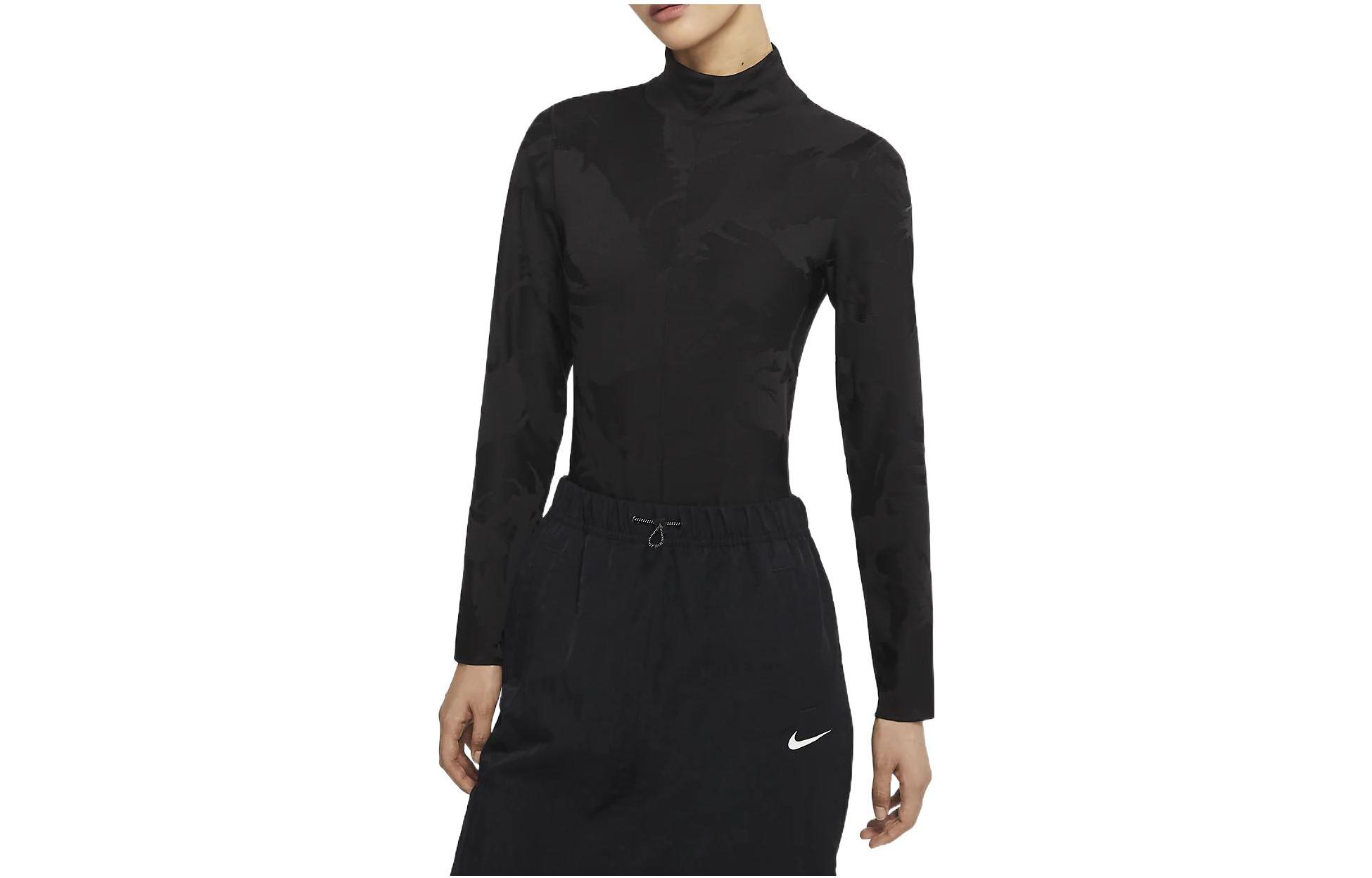 Женская футболка Nike Sportswear Tech Pack (черная)