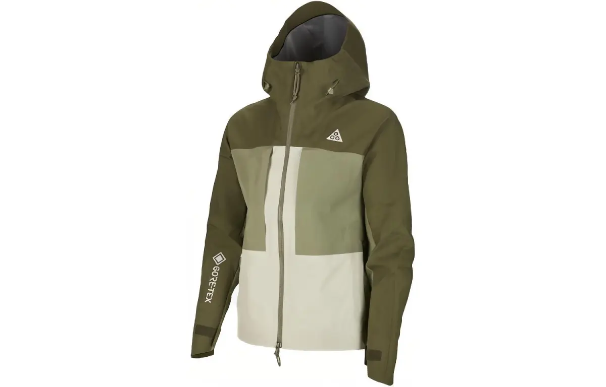 Nike ACG Jackets Women's Green Moderate